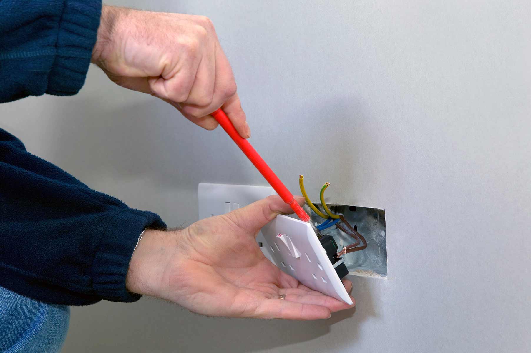 Our electricians can install plug sockets for domestic and commercial proeprties in Washington and the local area. 